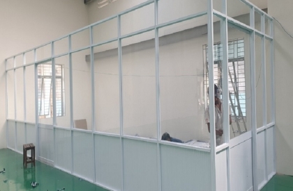 Vách Ngăn Nhôm Kính: Giải Pháp Hiện Đại Cho Không Gian Làm Việc